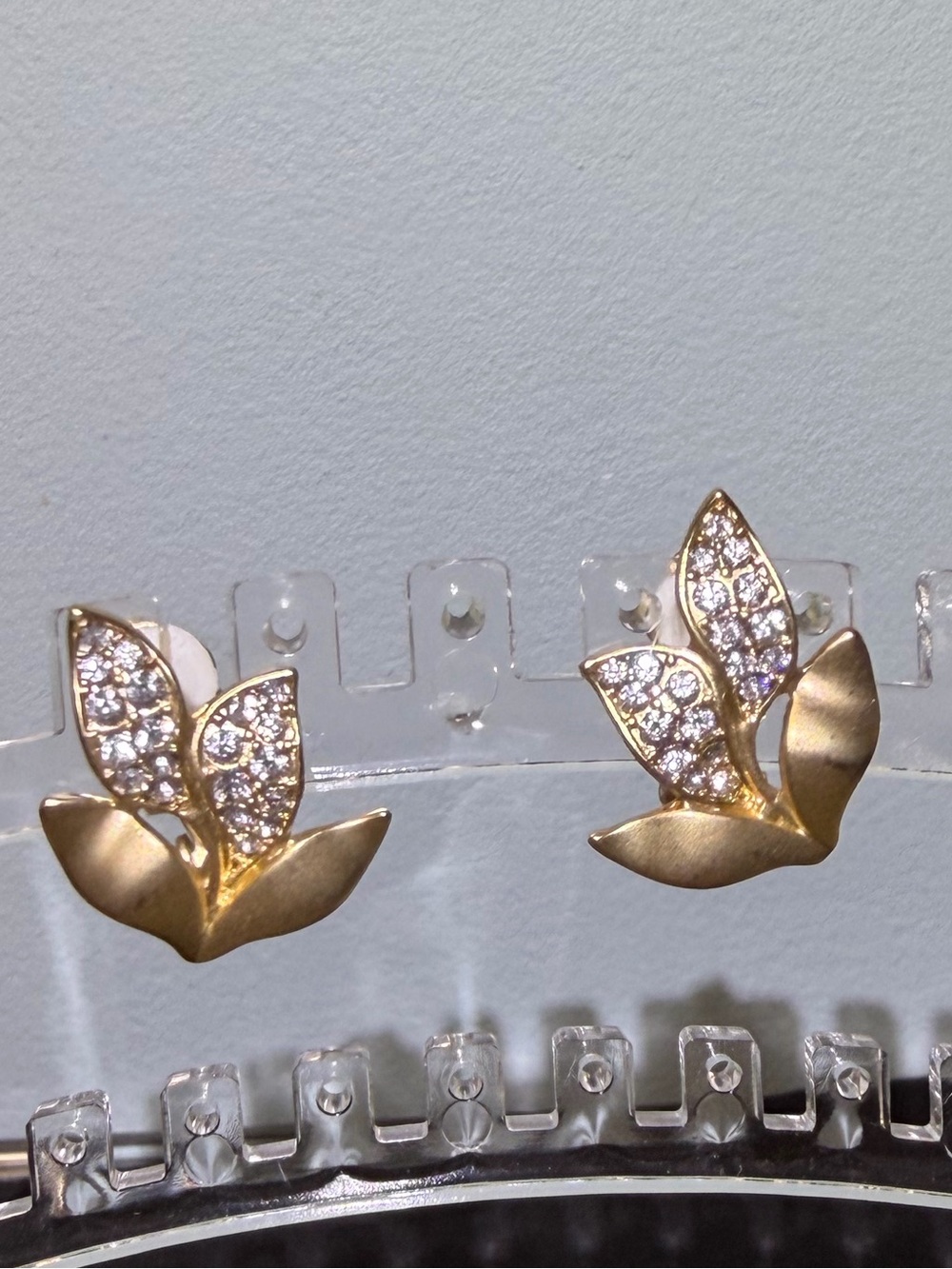 NWOT Tahari Gold Tone Crystal Delicate Leaf Motif Clip On Earrings